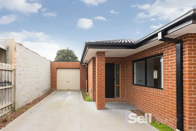 2/19 Parkmore Road, Keysborough VIC 3173