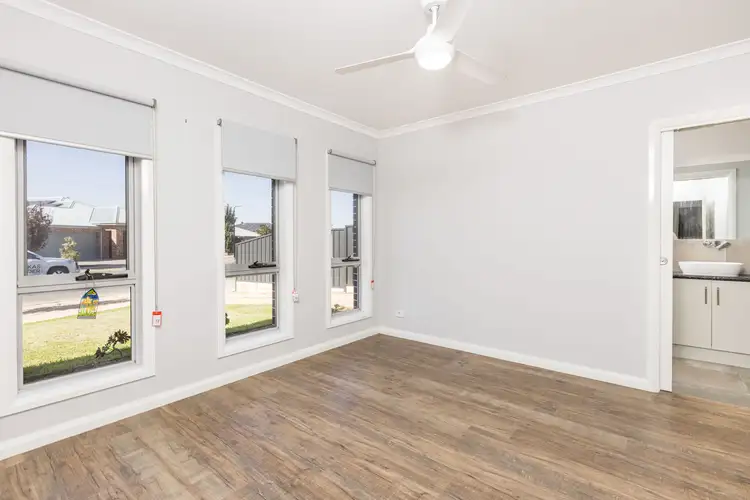 Fifth view of Homely house listing, 10 Redwood Drive, Mildura VIC 3500