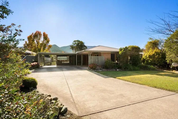 17 Service Street, Porepunkah VIC 3740