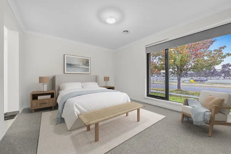 11 Bathgate Crescent, Cranbourne East VIC 3977
