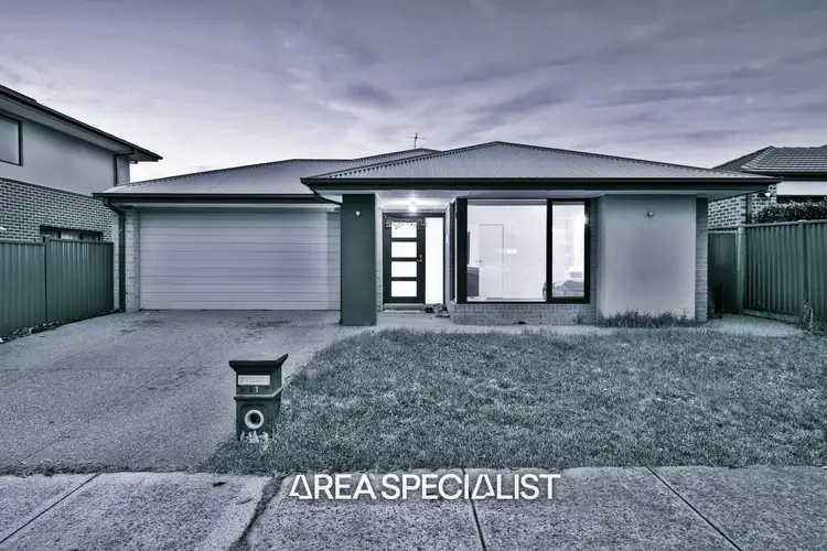 11 Bathgate Crescent, Cranbourne East VIC 3977
