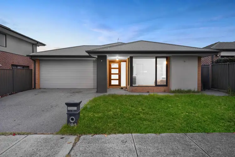 11 Bathgate Crescent, Cranbourne East VIC 3977