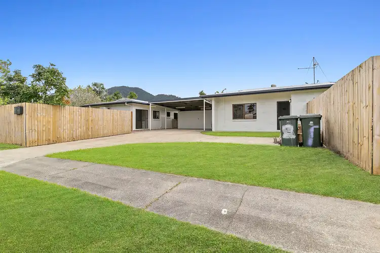 1 & 2/1 Seary Close, Whitfield QLD 4870