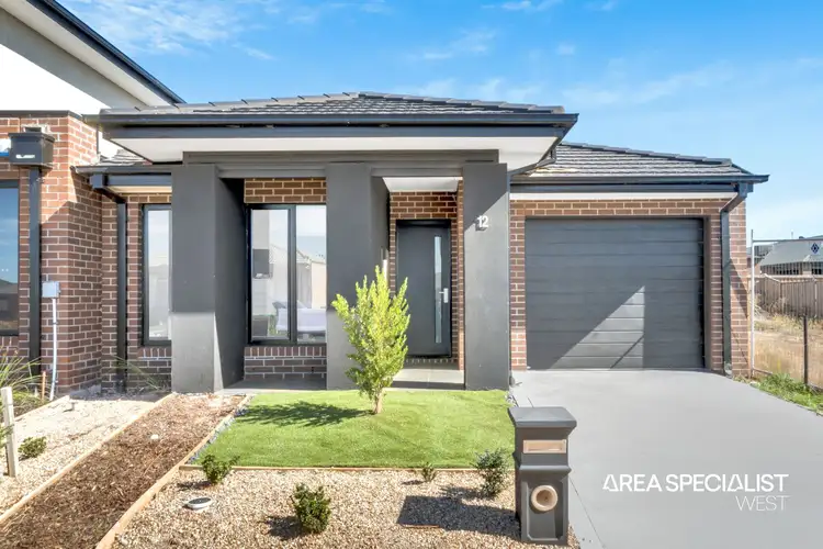 12 Crichton Road, Thornhill Park VIC 3335