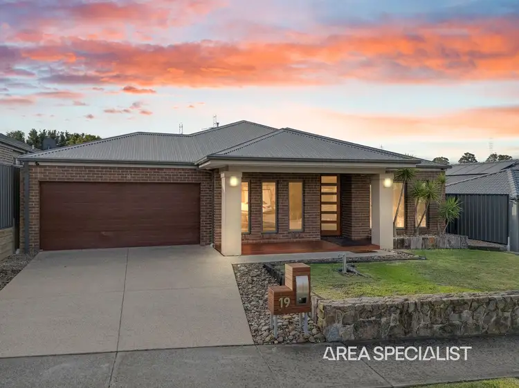 19 Corymbia Promenade, Pakenham VIC 3810