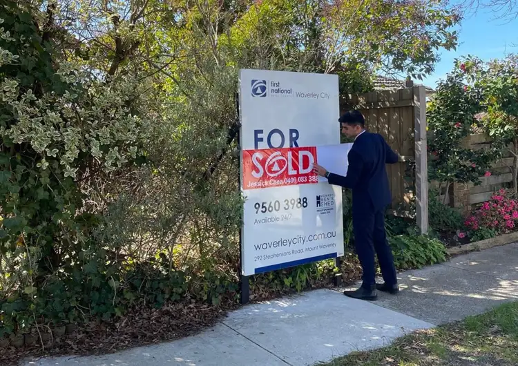 11 Valley Road, Mount Waverley VIC 3149