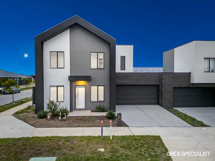 10 Glory Street, Clyde North VIC 3978