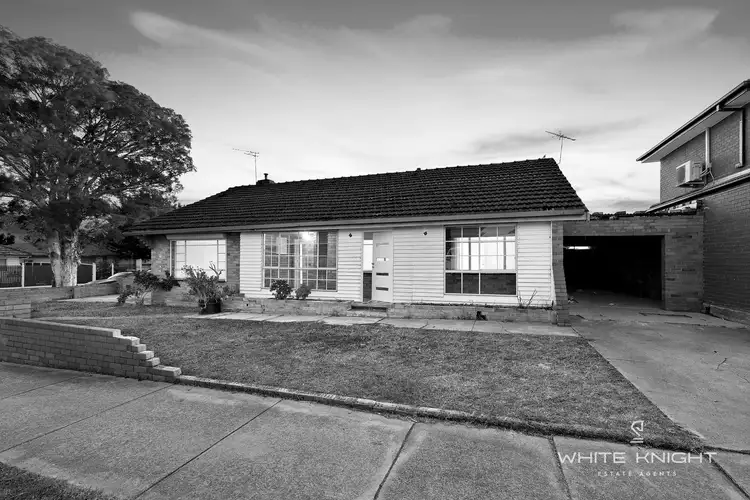 2 Craigielea Avenue, St Albans VIC 3021