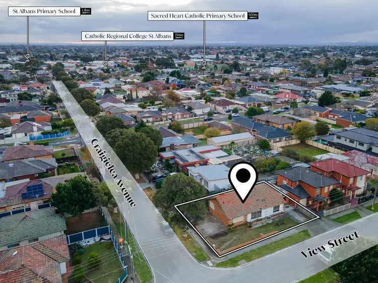 Fourth view of Homely house listing, 2 Craigielea Avenue, St Albans VIC 3021