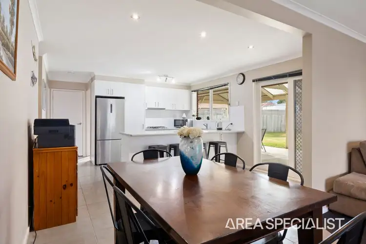 Fifth view of Homely house listing, 15 Cantle Close, Pakenham VIC 3810