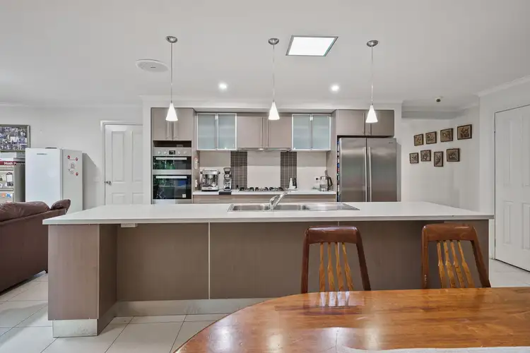 Fifth view of Homely house listing, 8 LUCERNE CIRCUIT, Pakenham VIC 3810