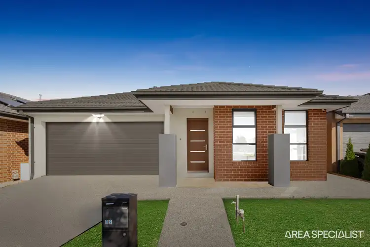 19 Bingham Circuit, Thornhill Park VIC 3335