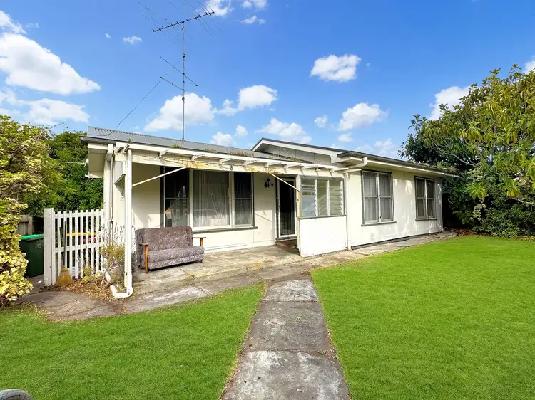 8 Bruce Street, Inverloch VIC 3996