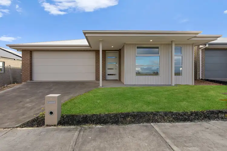 5 Tribute Avenue, Clyde North VIC 3978