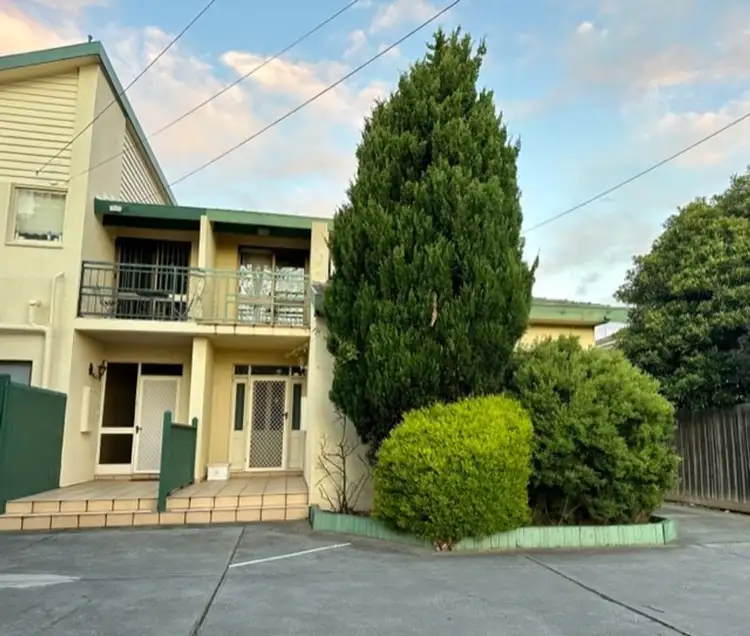 2/18 Cooper Street, Essendon VIC 3040