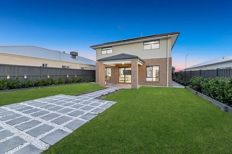 23 Kunlun Crescent, Clyde North VIC 3978