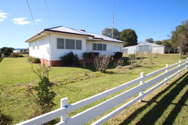 84 Martin Street, Tenterfield NSW 2372