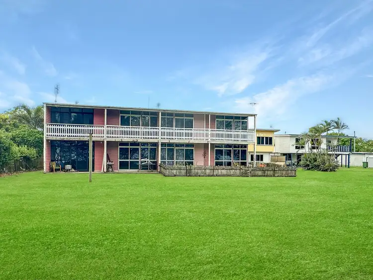 1/14 Owen Jenkins Drive, Sarina Beach QLD 4737