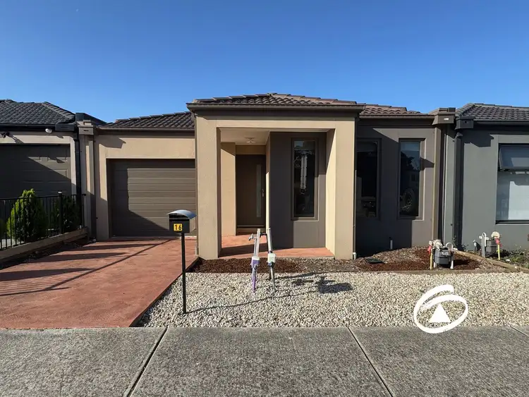 16 Godfrey Avenue, Cranbourne East VIC 3977