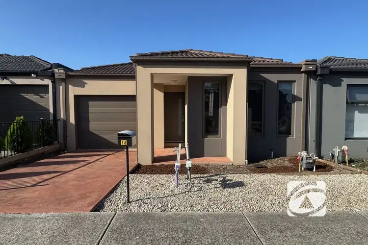 16 Godfrey Avenue, Cranbourne East VIC 3977