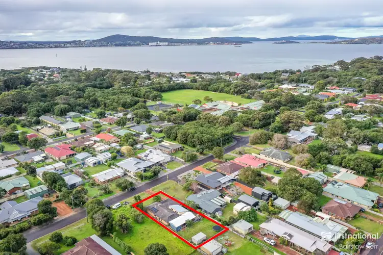 8 Gordon Street, Little Grove WA 6330