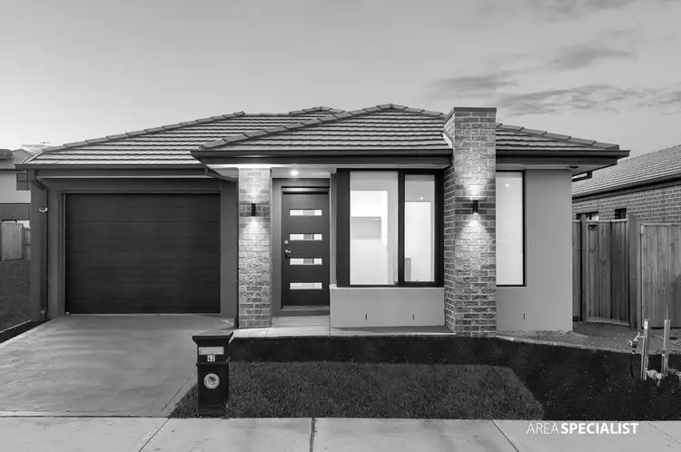 42 Maggie Crescent, Mambourin VIC 3024