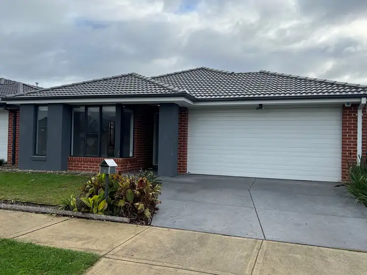 7 Langshan Road, Clyde North VIC 3978