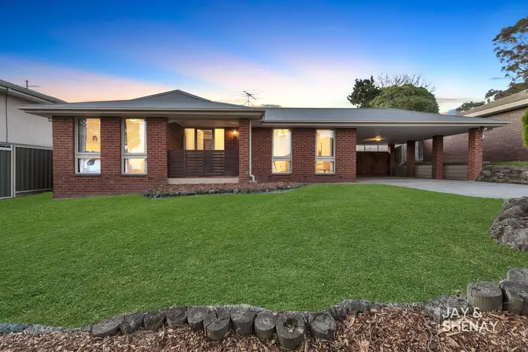 5 Nicholson Close, Endeavour Hills VIC 3802