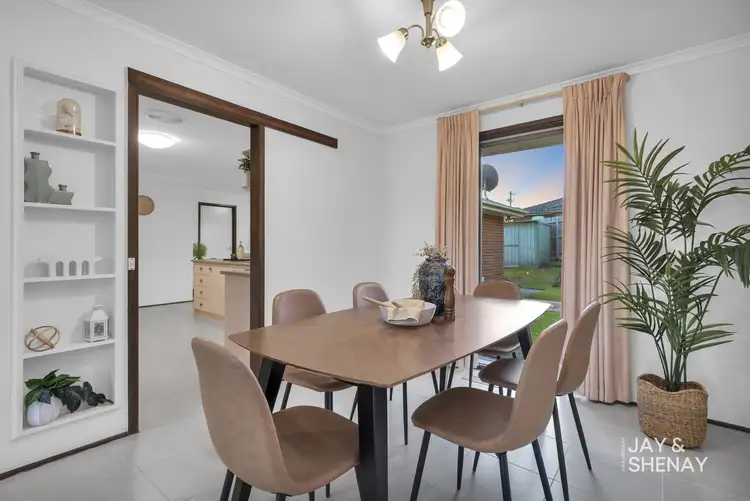 Fifth view of Homely house listing, 5 Nicholson Close, Endeavour Hills VIC 3802