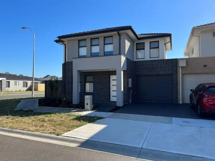 24 Spencer Circuit, Cranbourne East VIC 3977