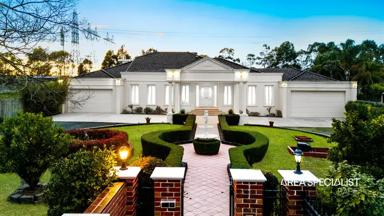 8 The Grove, Hampton Park VIC 3976