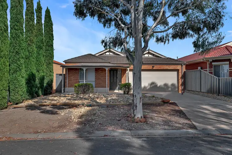 30 Dobell Crescent, Caroline Springs VIC 3023