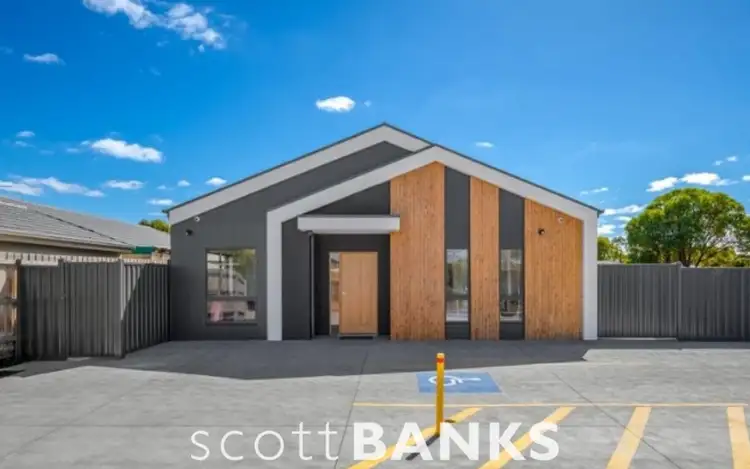 11 Raymond Street, Melton South VIC 3338