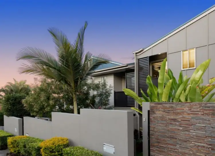 Second view of Homely townhouse listing, 2/162 Jubilee Terrace, Bardon QLD 4065