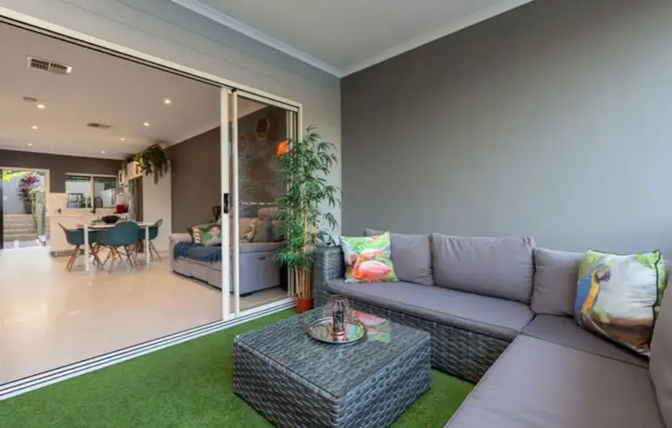 Third view of Homely townhouse listing, 2/162 Jubilee Terrace, Bardon QLD 4065