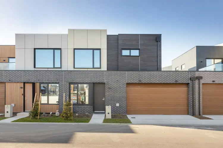 Main view of Homely townhouse listing, 5 Rosevae Cres, Keysborough VIC 3173