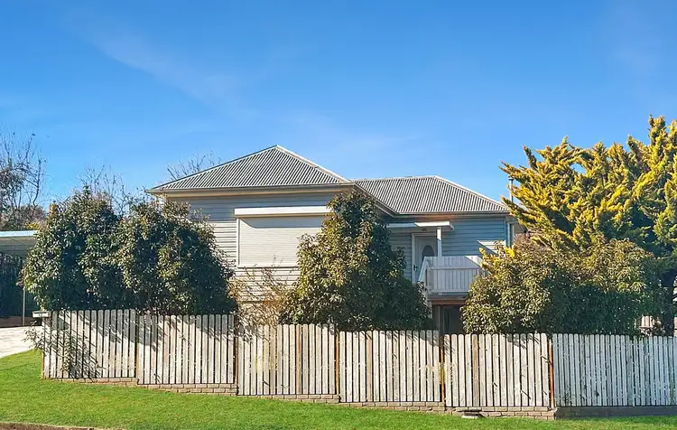 12 Henderson Street, West Bathurst NSW 2795