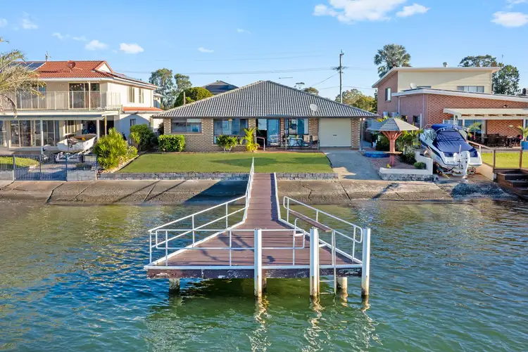 22 Esplanade, Jacobs Well QLD 4208