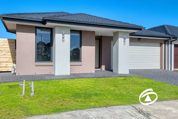 27 Cilroy Crescent, Cranbourne South VIC 3977