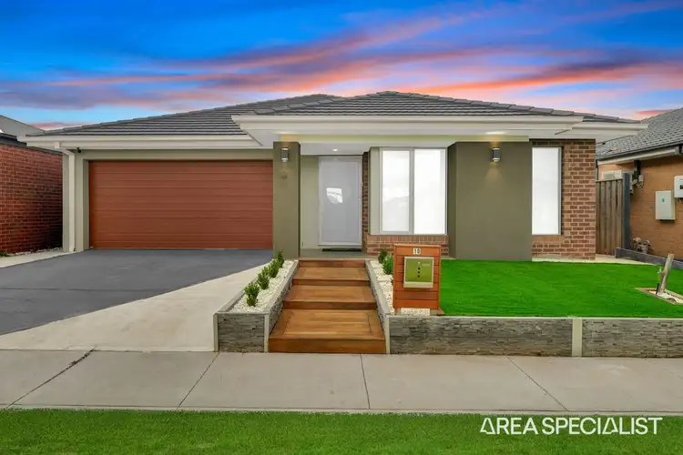 10 Castle Road, Thornhill Park VIC 3335