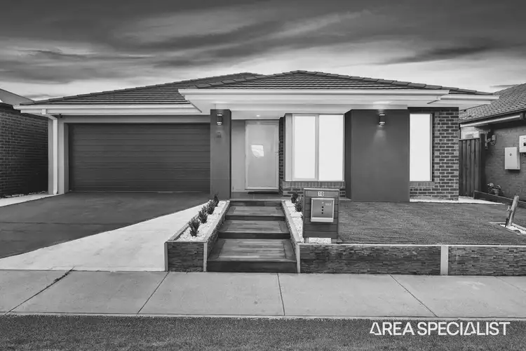 10 Castle Road, Thornhill Park VIC 3335