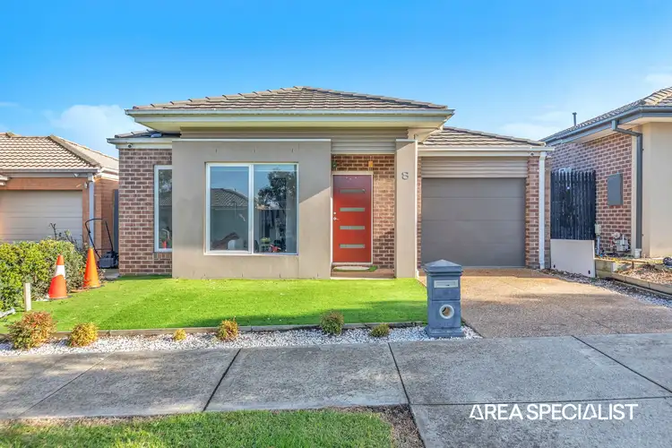 8 Blacksmith Way, Clyde North VIC 3978