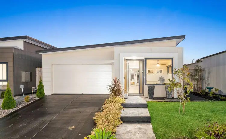 37 Freiberger Grove, Clyde North VIC 3978