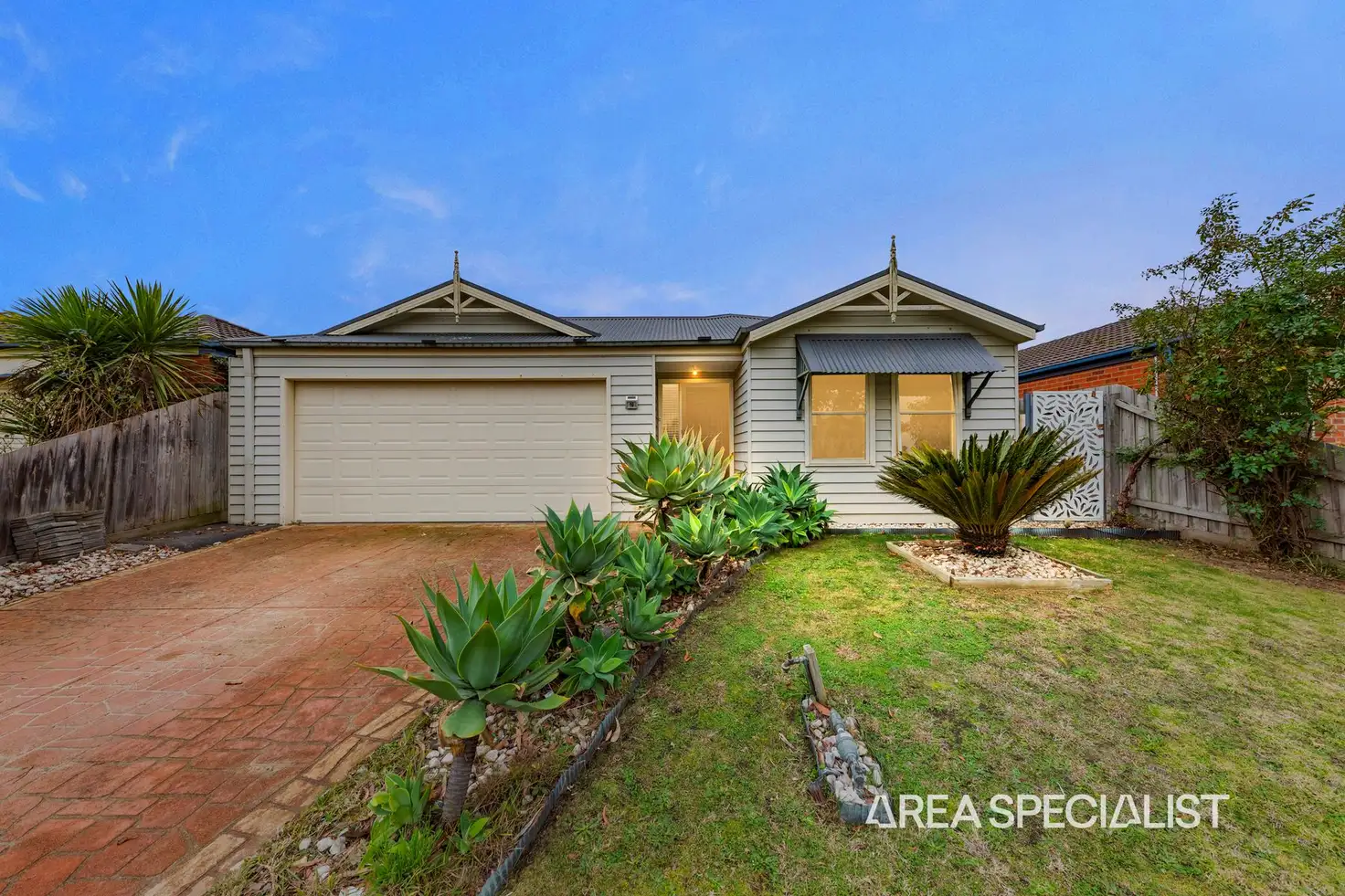 Main view of Homely house listing, 10 Samchelle Place, Pakenham VIC 3810
