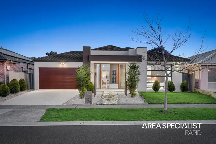 8 Stag Close, Cranbourne East VIC 3977