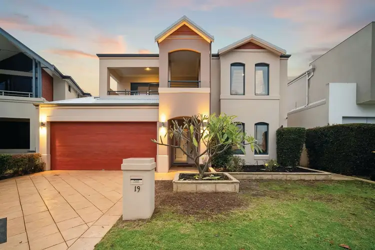 19 Candella Square