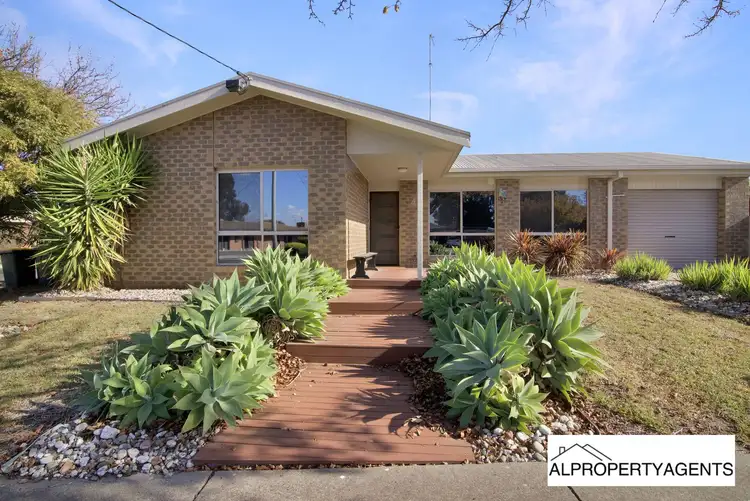 1/4 Mintern Crescent, Horsham VIC 3400