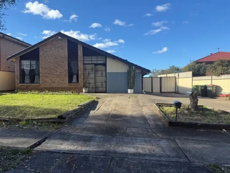 20 Enfield Close, St Johns Park NSW 2176