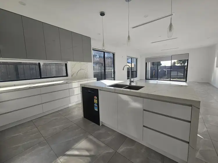 Fifth view of Homely house listing, 4 Scoria Circuit, Craigieburn VIC 3064