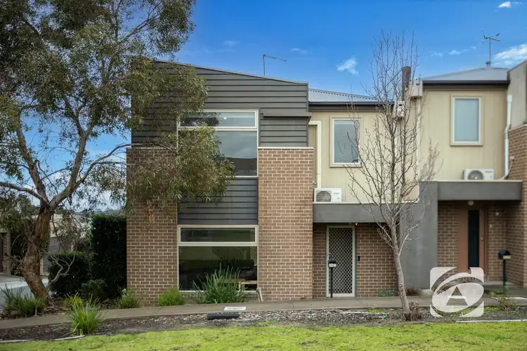 2/23 Atlantic Drive, Pakenham VIC 3810